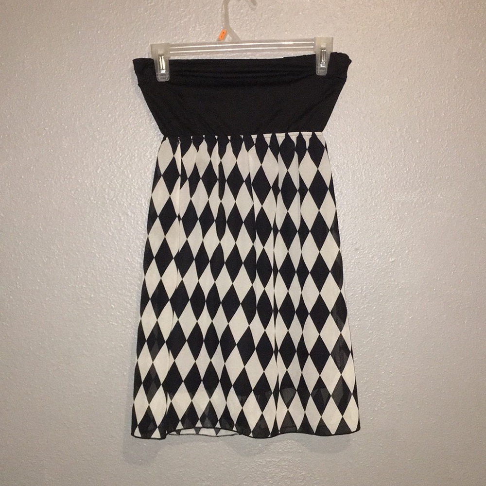 Black and white strapless dress